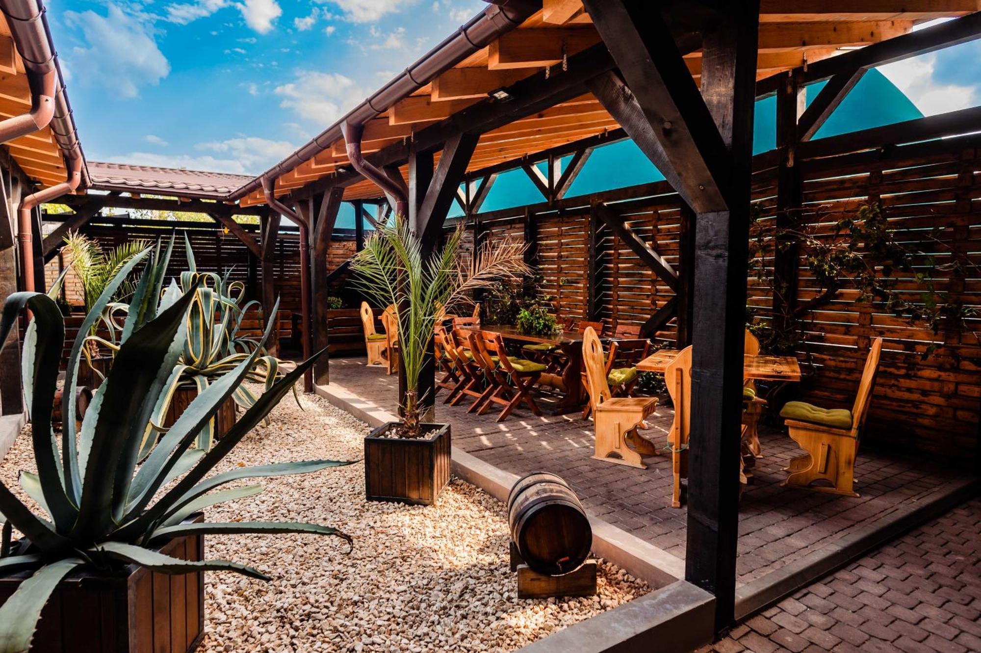 Green Garden Resort Odobesti Экстерьер фото