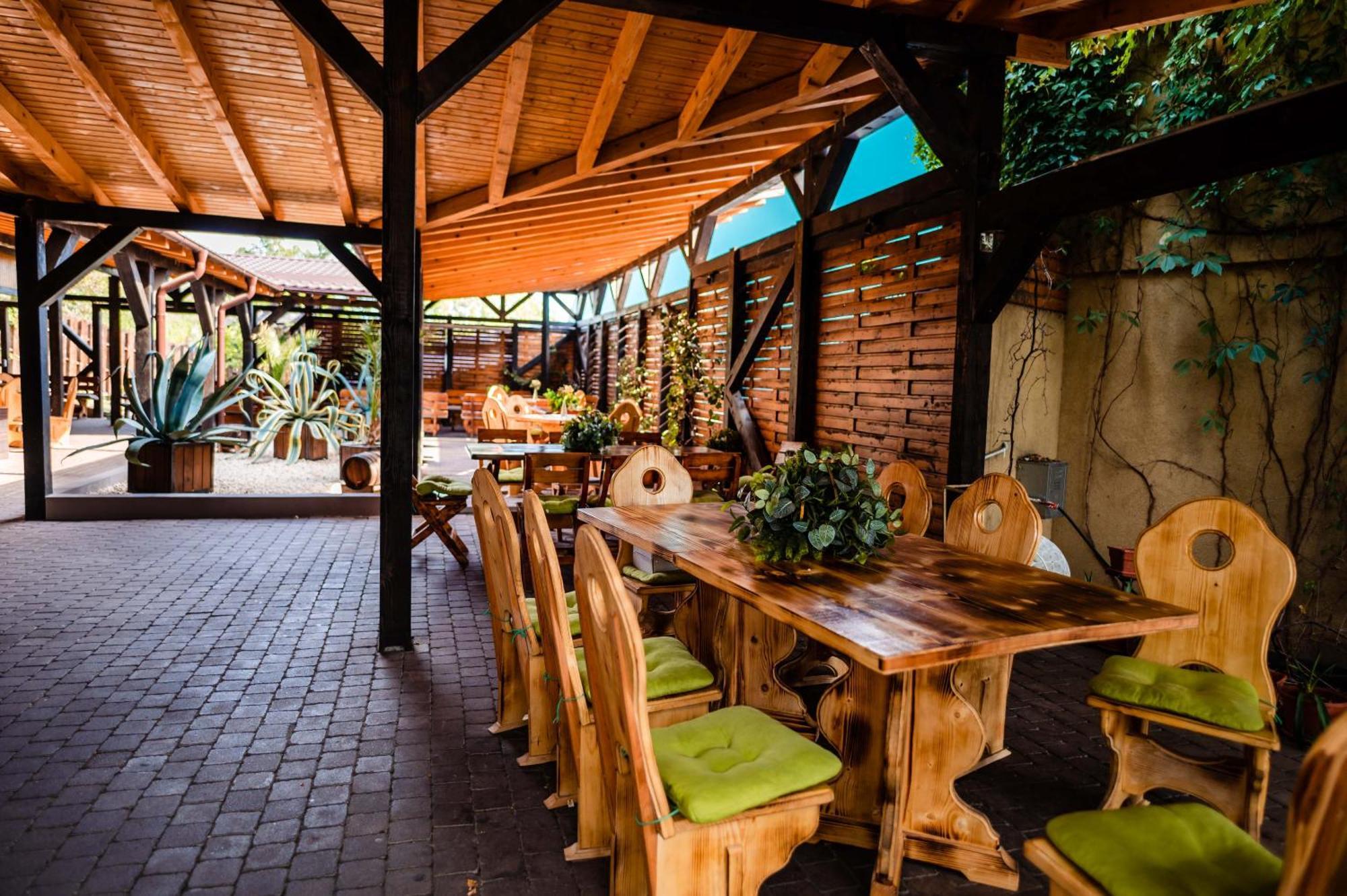 Green Garden Resort Odobesti Экстерьер фото