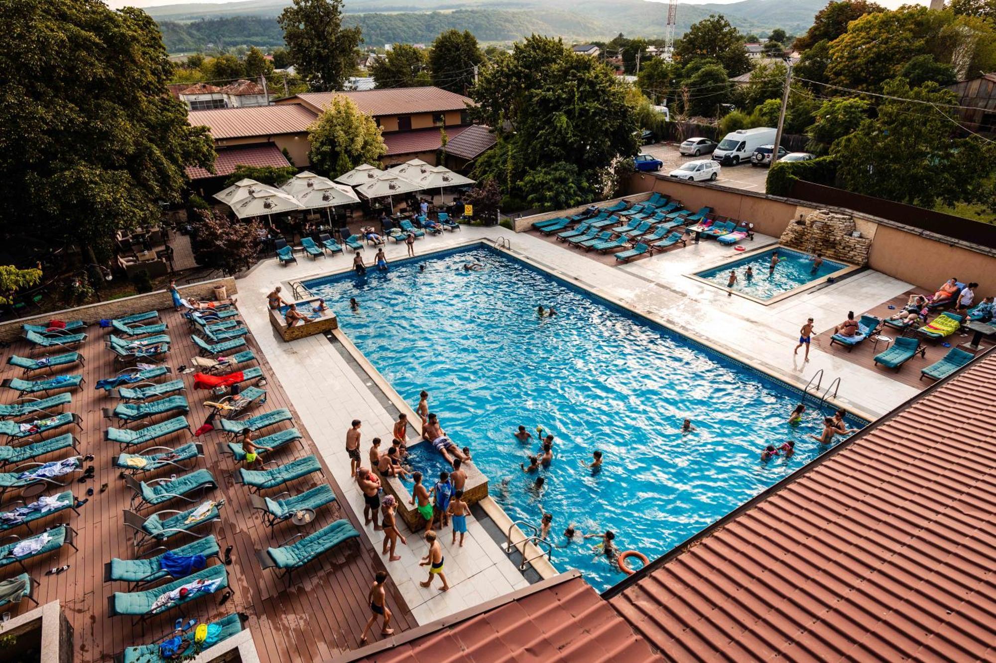 Green Garden Resort Odobesti Экстерьер фото